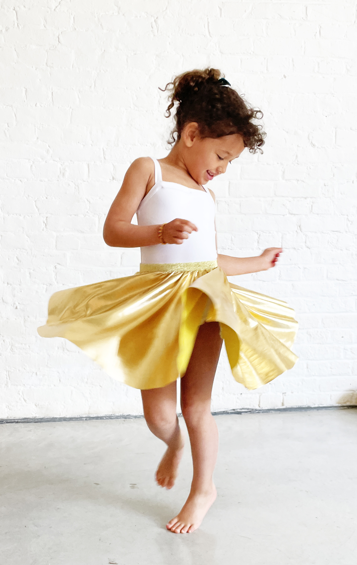 JUPE QUI TOURNE OR DEGUISEMENT ENFANT RATATAM