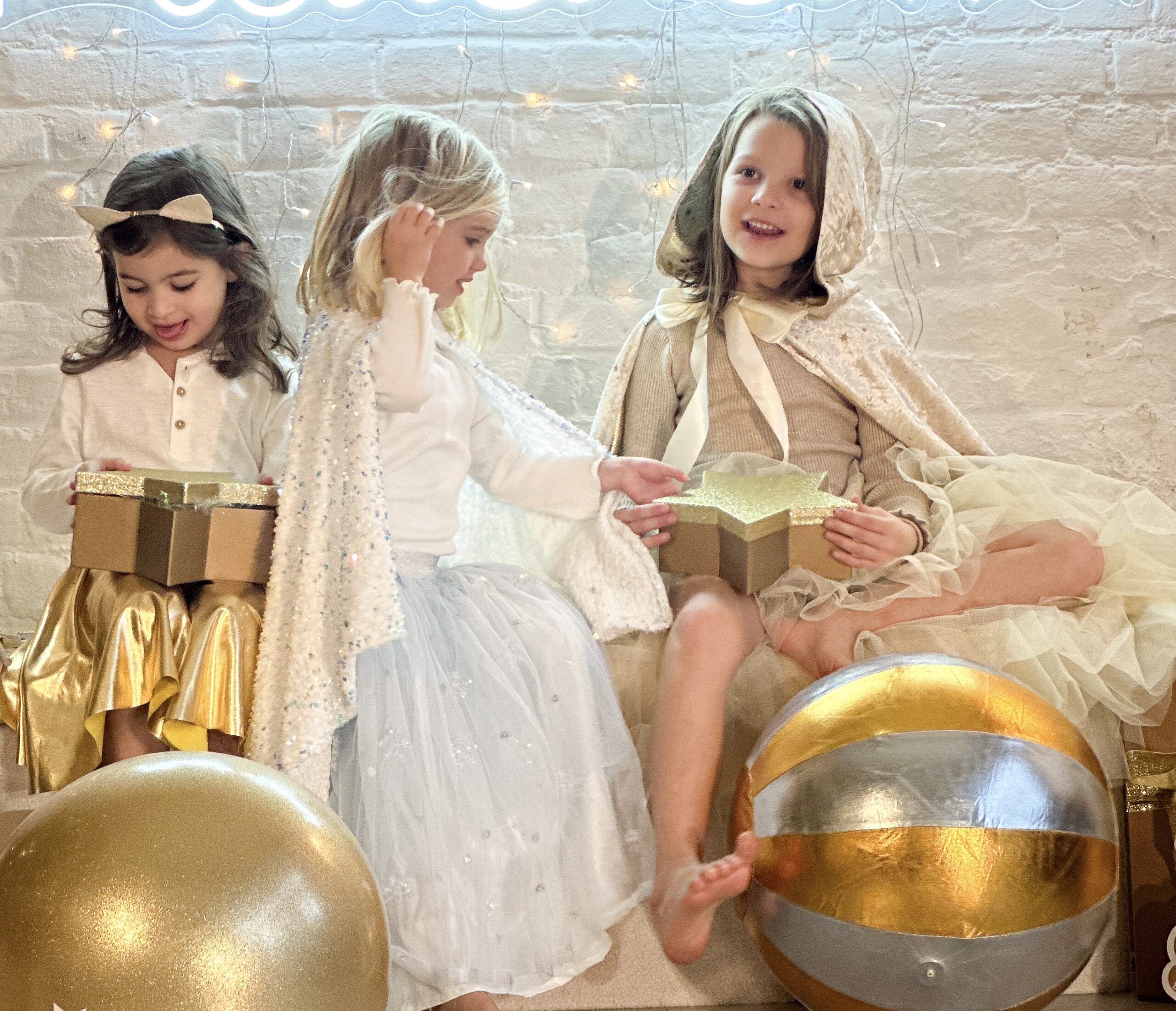 RATATAM KIDS BALLONS, JOUETS, DEGUISEMENTS, CAPES, JUPES POUR ENFANTS CADEAUX DE NOEL