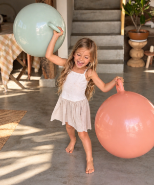 https://ratatamkids.com/wp-content/uploads/2026/03/BALLON-SAUTEUR-UNI-PECHE-BSP-002-LIFESTYLE-2.png